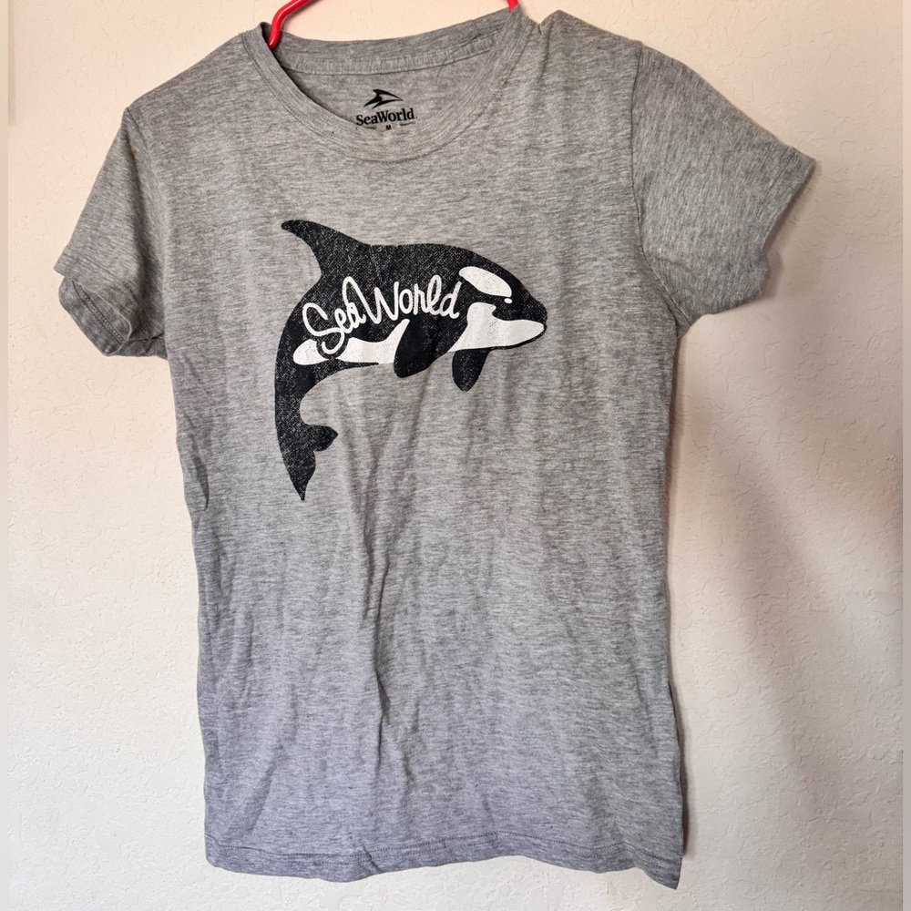 Women’s SeaWorld Orca Shamu Gray T Shirt Size Medium